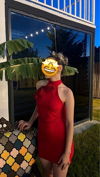 Kırmızı elbise