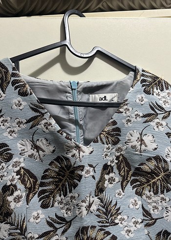 V Yaka Desenli Midi Elbise - Görsel 2