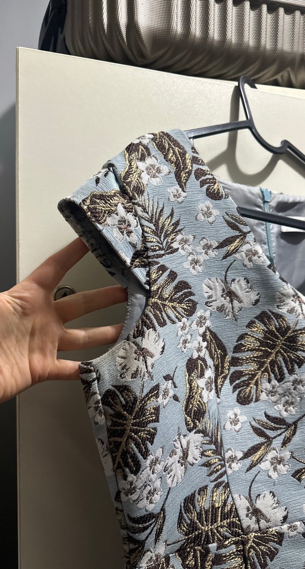 V Yaka Desenli Midi Elbise - Görsel 4