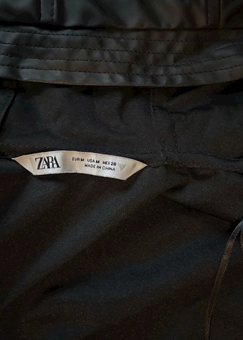 Zara Kapüşonlu Siyah Yelek - Görsel 3