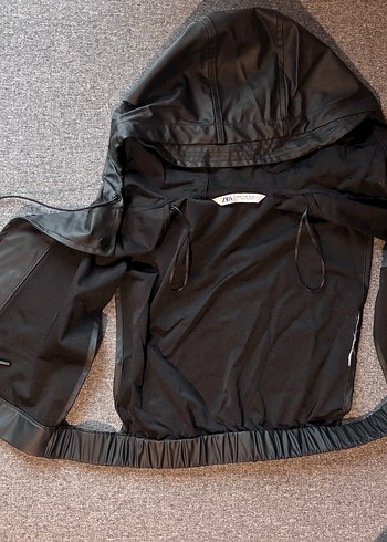 Zara Kapüşonlu Siyah Yelek - Görsel 2