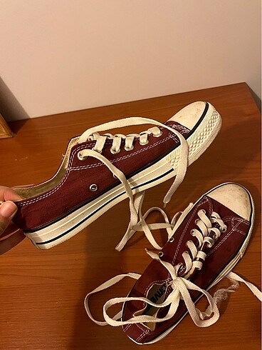 36 Beden Converse ayakkabı orijinal değil