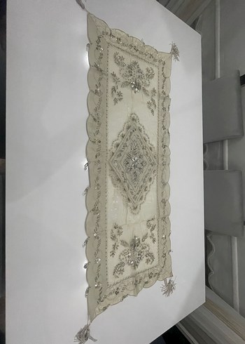 Nakışlı Beyaz Gri Masa Örtüsü - Görsel 4