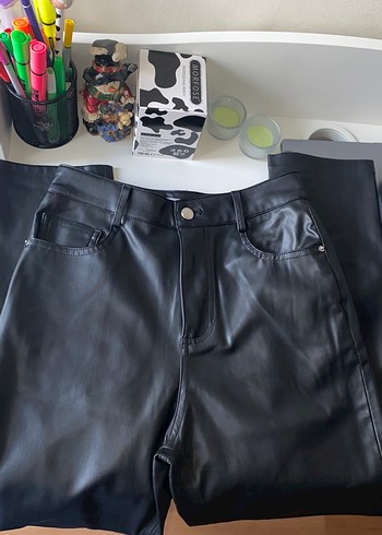 Düğmeli Siyah Deri Kadın Kumaş Pantolon - Görsel 2