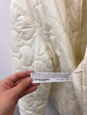 m Beden beyaz Renk Bershka Ceket Mont