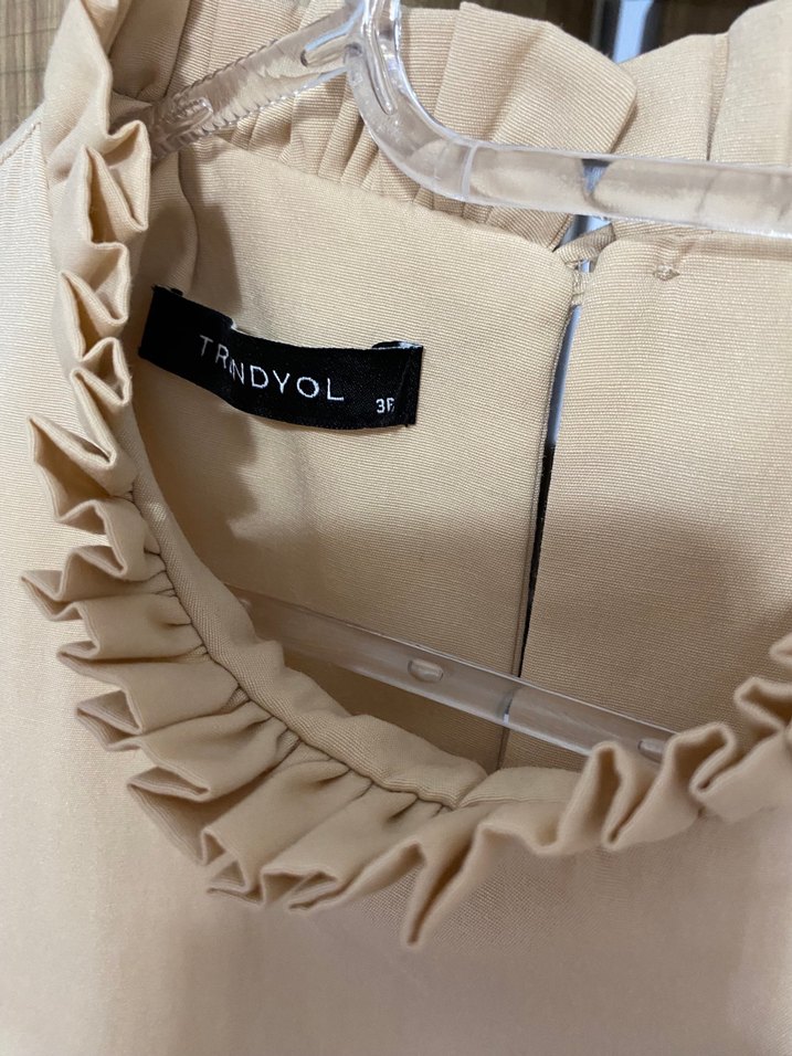 Uzun Bej Fırfırlı Kadın Tunik - Görsel 3
