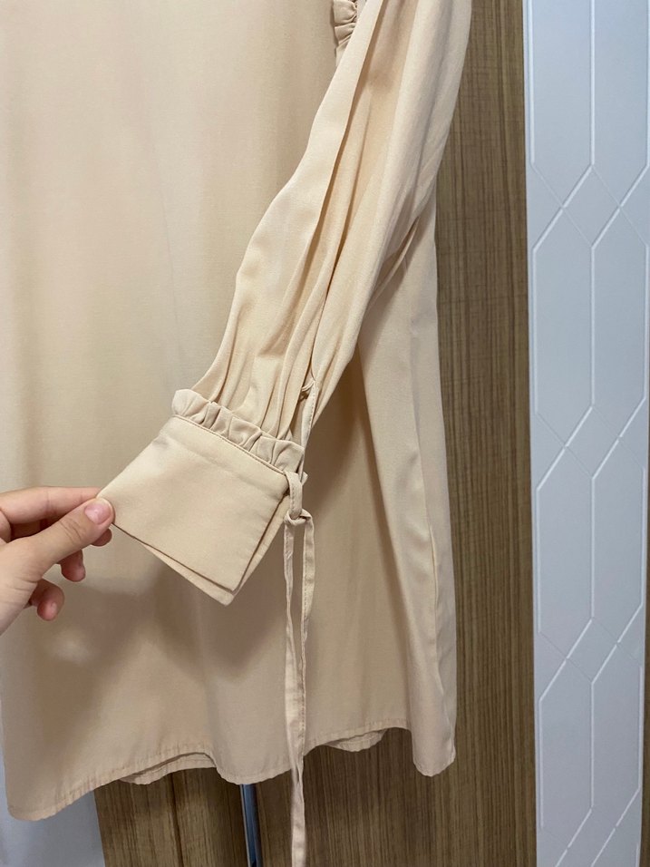 Uzun Bej Fırfırlı Kadın Tunik - Görsel 2