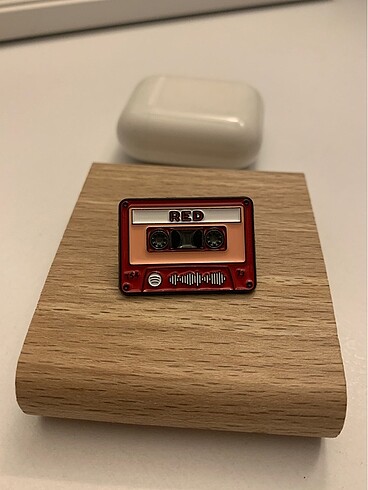 red albumu pin