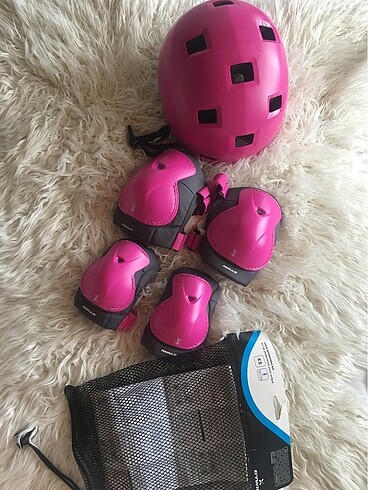 Decathlon kask-dizlik-kolluk seti