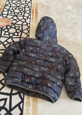 Kapüşonlu Kamuflaj Desenli Erkek Çocuk Mont - Görsel 2