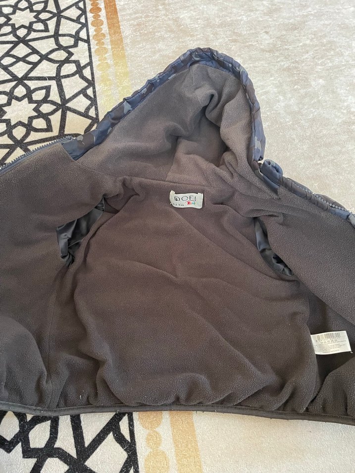 Kapüşonlu Kamuflaj Desenli Erkek Çocuk Mont - Görsel 4