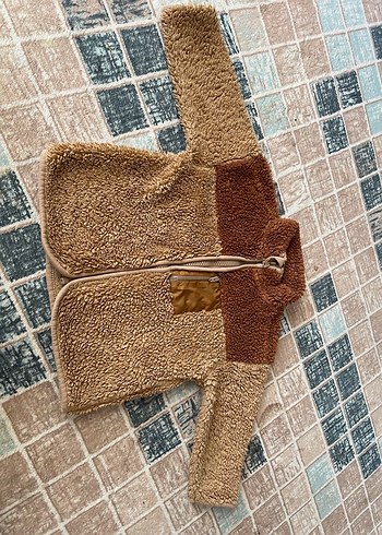 Kahverengi Kapüşonlu Erkek Çocuk Peluş Ceket