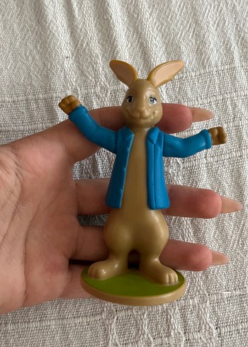 Bej Tavşan Figürü Mavi Ceketli