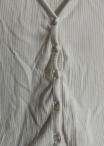 Düğmeli Beyaz V Yaka Uzun Kollu Bluz - Görsel 4