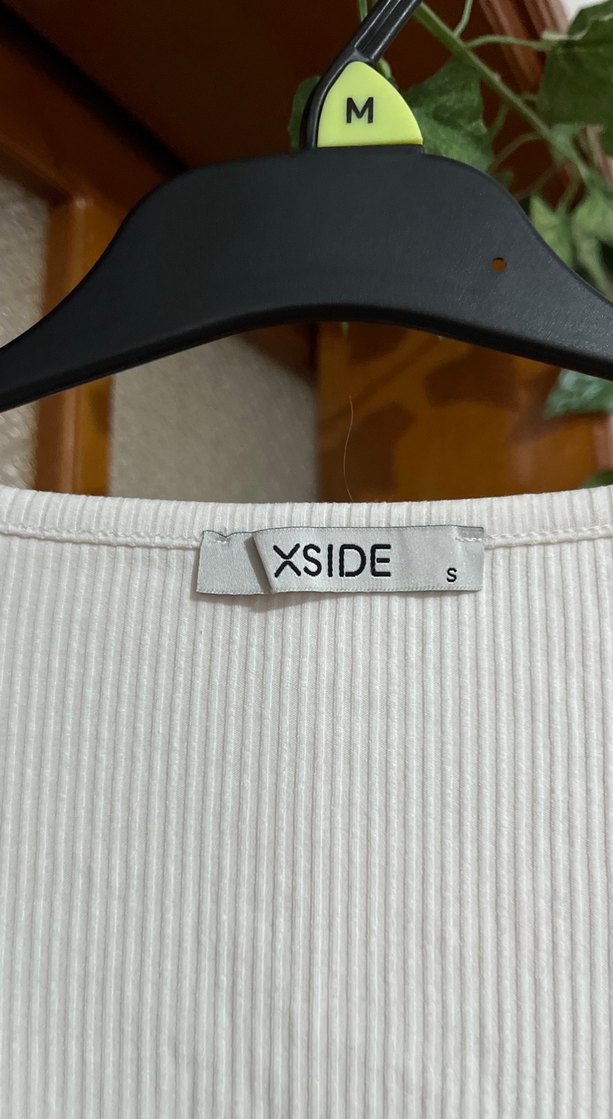 Düğmeli Beyaz V Yaka Uzun Kollu Bluz - Görsel 3