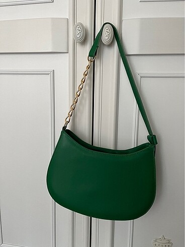 Diğer zincir detaylı yeşil kol çantası (rimense)
