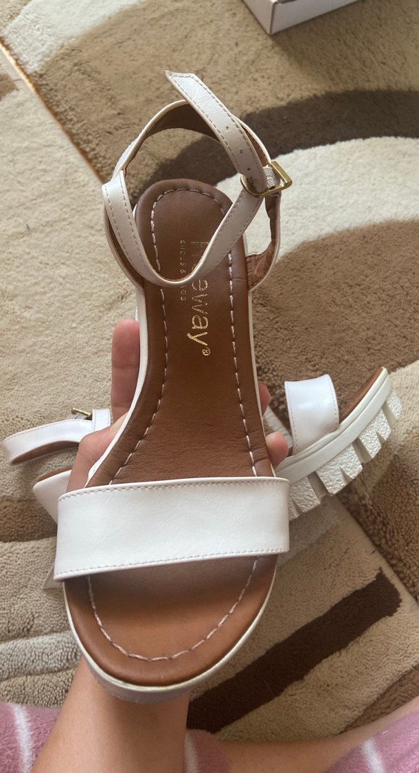 Beyaz Dolgu Topuklu Kadın Sandalet - Görsel 2
