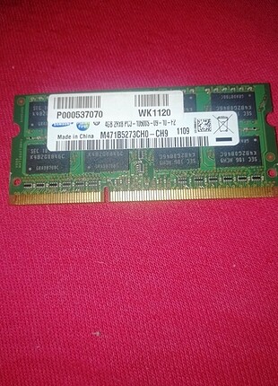  4 GB RAM