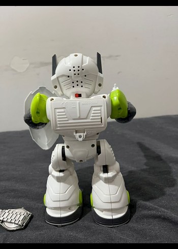 Beden savaşçı Robot hareketli ve sesli etrafında döner
