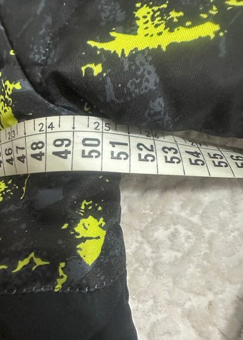 Erkek Çocuk Siyah Desenli Kapüşonlu Mont - Görsel 3