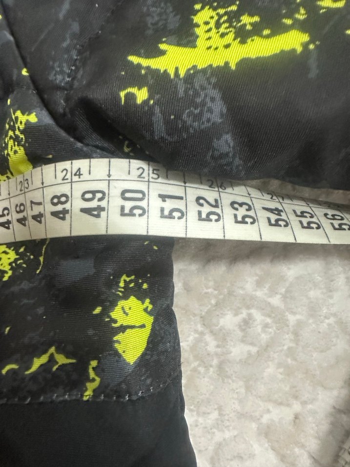 Erkek Çocuk Siyah Desenli Kapüşonlu Mont - Görsel 3