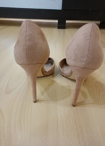 36 Beden ten rengi Renk Mango Asimetrik Stiletto
