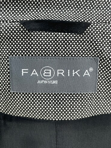 38 Beden çeşitli Renk Fabrika Blazer %70 İndirimli.