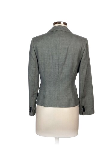 38 Beden Fabrika Blazer %70 İndirimli.