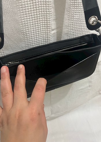 Calvin Klein Kadın Siyah Deri Omuz Çantası - Görsel 4