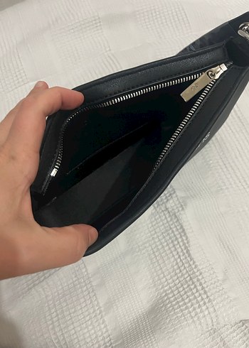 Calvin Klein Kadın Siyah Deri Omuz Çantası - Görsel 2