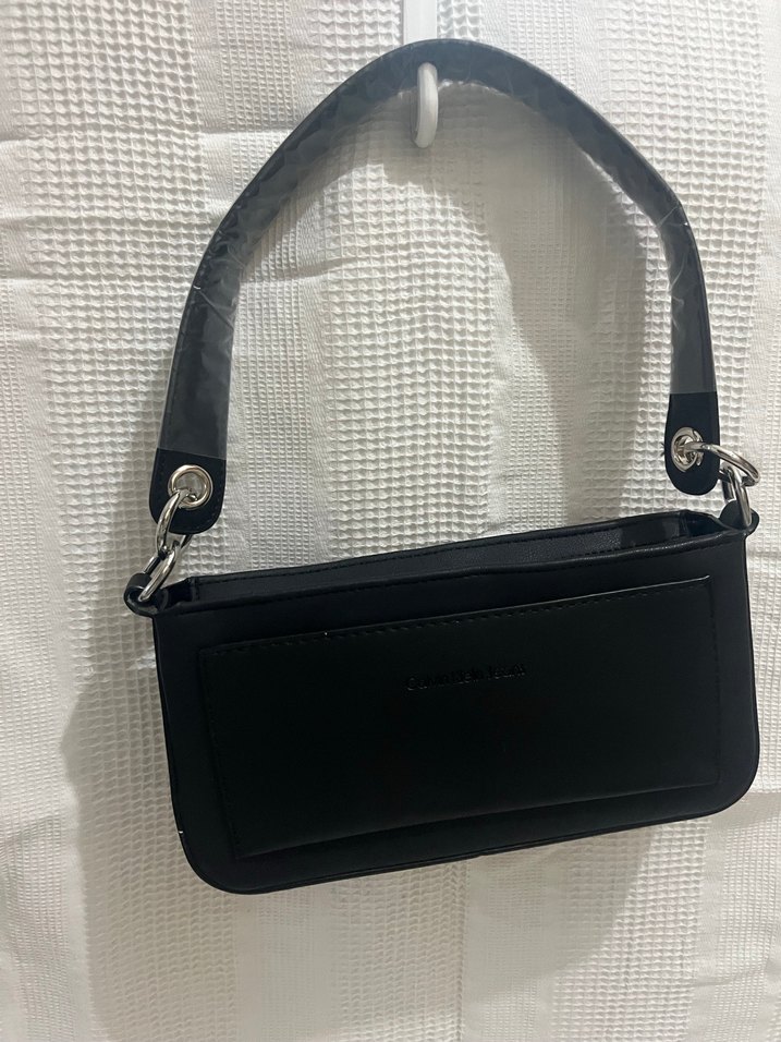 Calvin Klein Kadın Siyah Deri Omuz Çantası - Görsel 3