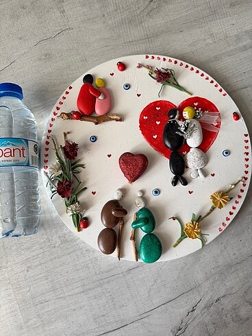 Diğer Aşkın döngüsünü anlatan el yapımı taş tablo