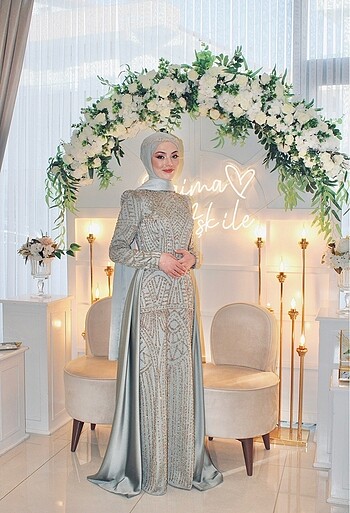 Nişan elbisesi