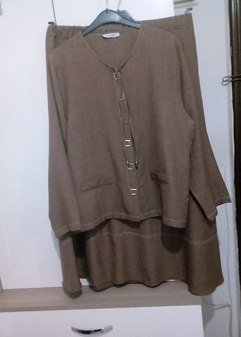 Elele markasına ait harika çıtçıtlı  Kahverengi  etekli Takım - Görsel 2