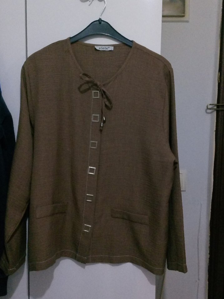 Elele markasına ait harika çıtçıtlı  Kahverengi  etekli Takım - Görsel 3