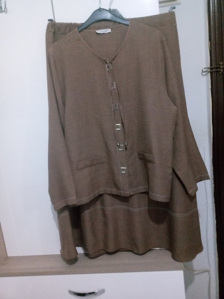 Elele markasına ait harika çıtçıtlı  Kahverengi  etekli Takım - Görsel 2