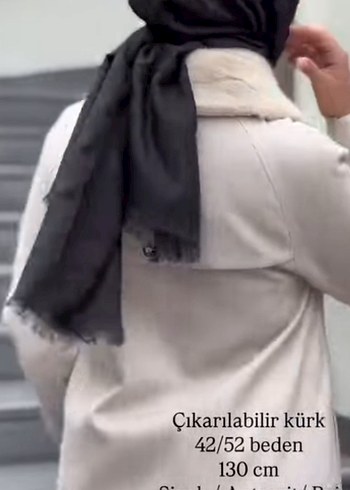 Nihle markasına ait, yakası kürk detaylı kaşe kaban - Görsel 4