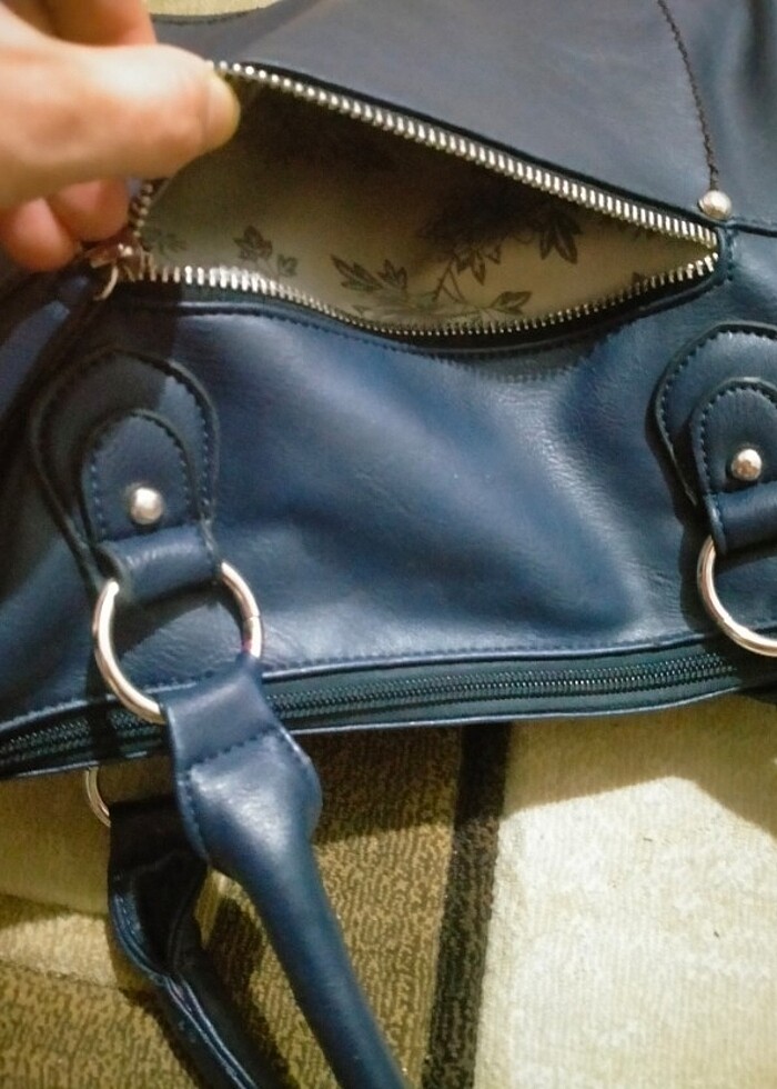 Çok bölmeli gözlü mavi renkte çanta - Görsel 4