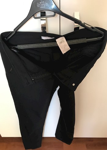 Fabrika Kadın Siyah Kemerli Dar Kesim Kumaş Pantolon.