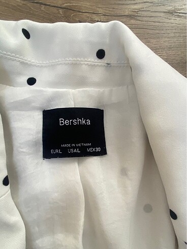 Bershka Puantiyeli beyaz ceket
