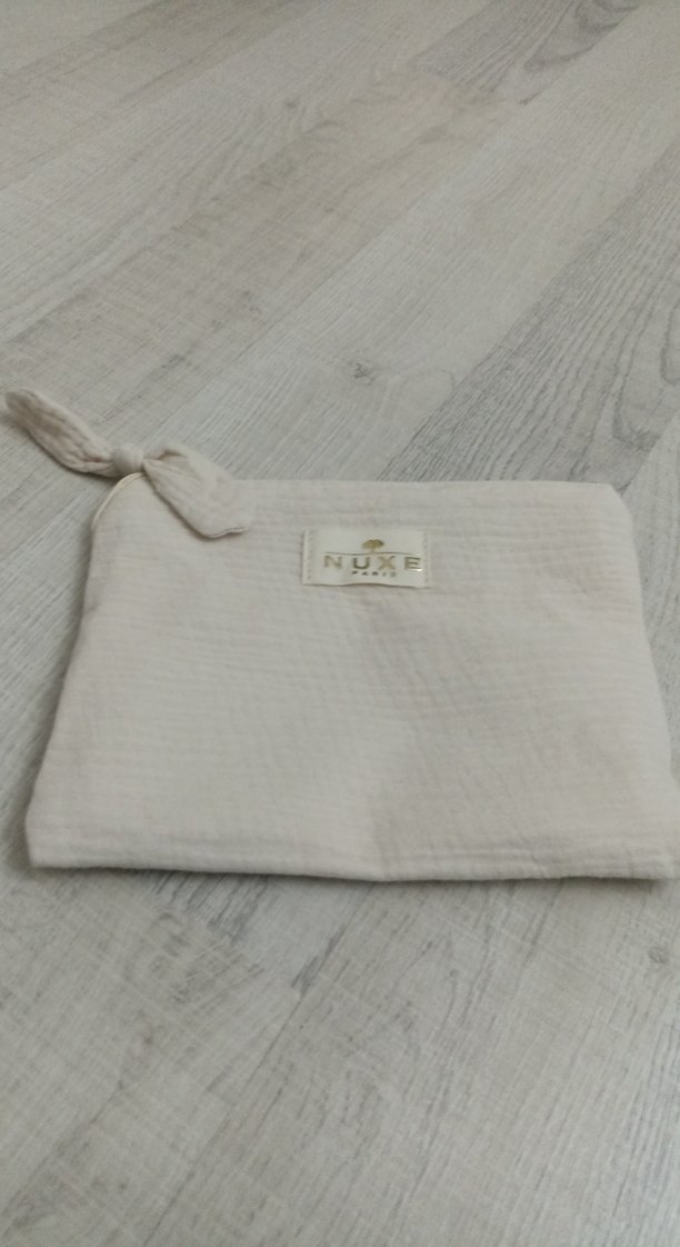 NUXE Beyaz Keten Makyaj Çantası - Görsel 2