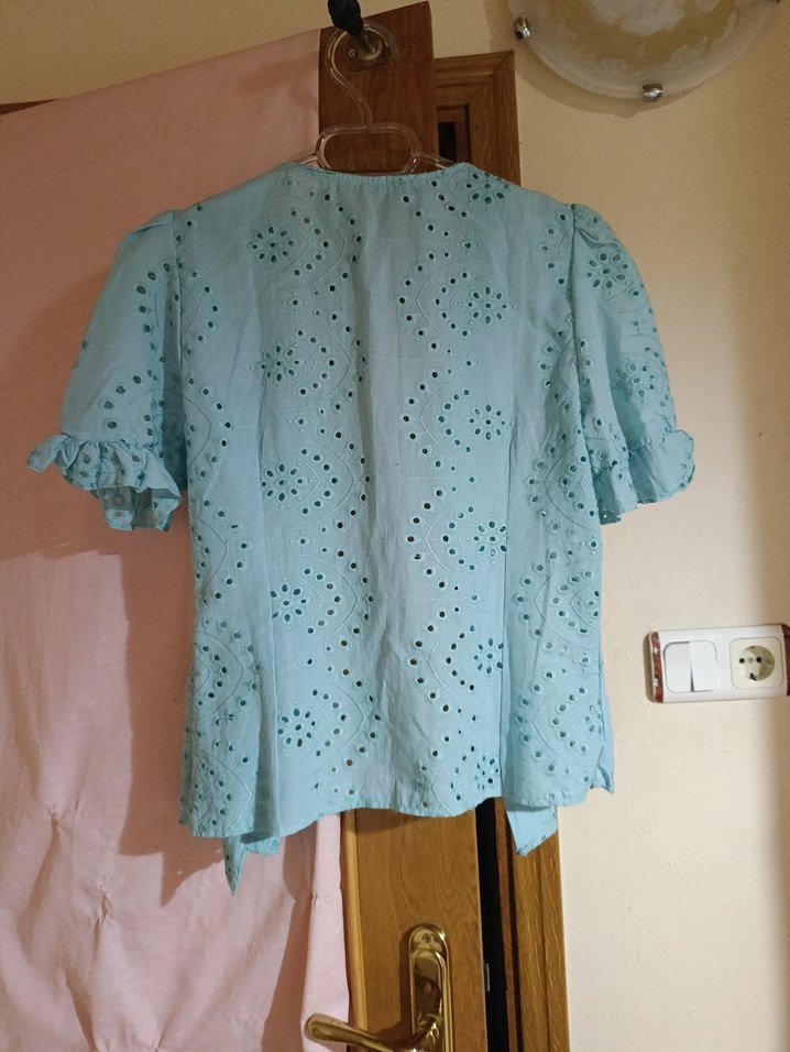 Düğmeli Turkuaz Nakışl Bluz - Görsel 3