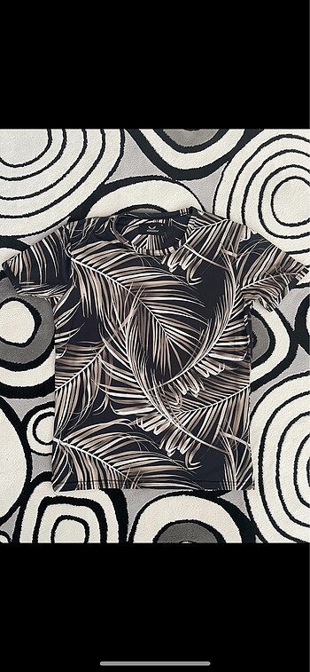 Marrakech XL beden yaprak desenli tişört sıfır