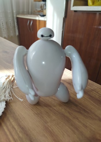 Beyaz Baymax Figürü
