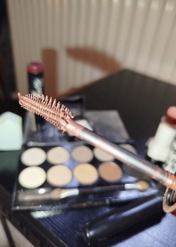 Bej Tonlarda Makyaj Paleti ve Ruj Seti - Görsel 4