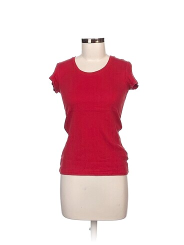 Defacto T-shirt %70 İndirimli.