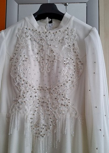 Diğer Beyaz Nakışlı Uzun Kollu Drape Detaylı Abiye