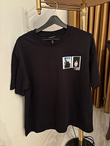 m Beden H&m baskılı t shirt orijinal sıfır