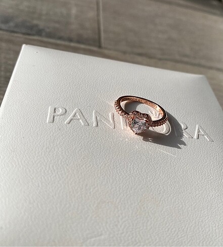 Pandora model kalp yüzük