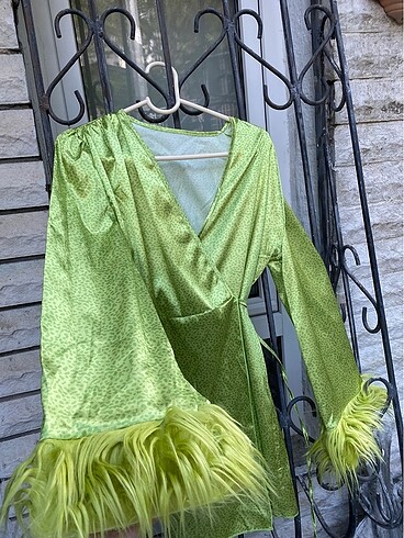Zara Yeşil tasarım kolları otriş elbise